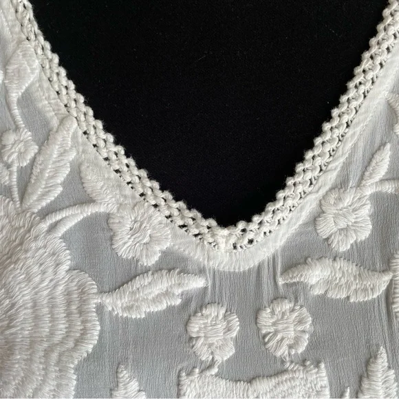 Anthropologie Karyn Seo White Short Sleeve Embroidered Swing Top! Small. - Picture 6 of 12